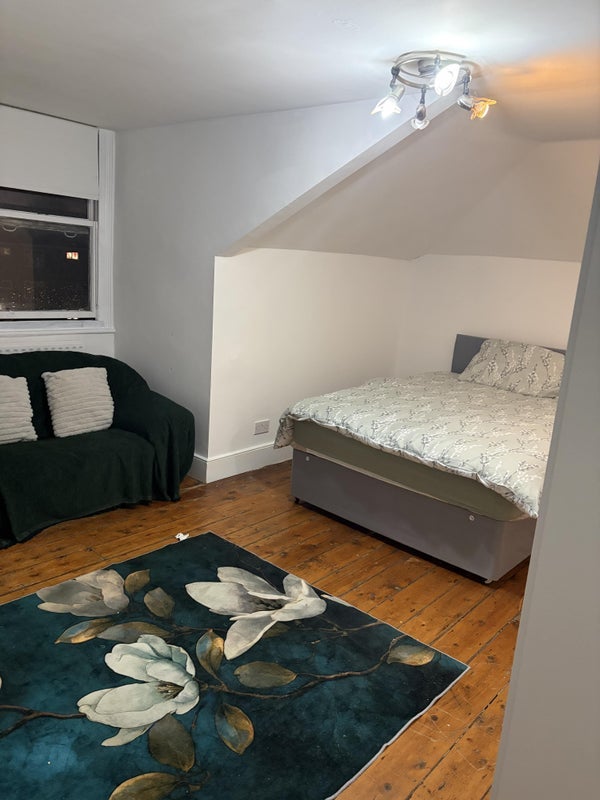 Room Kirkton Road in Greater London