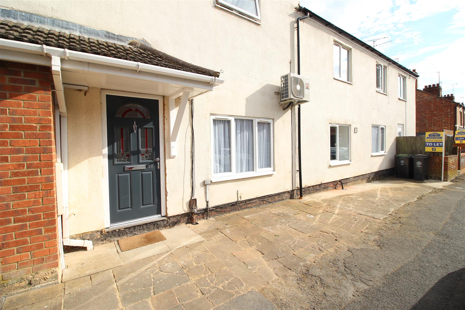 Flat Hillary Road in Rushden