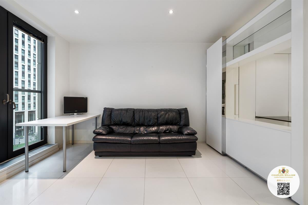 Flat Alexia Square in Greater London