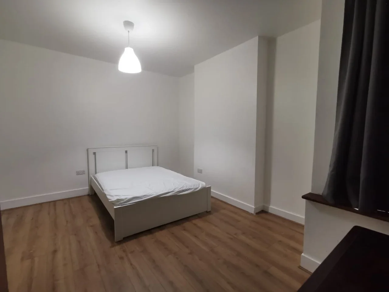 Room Framfield Road in Greater London