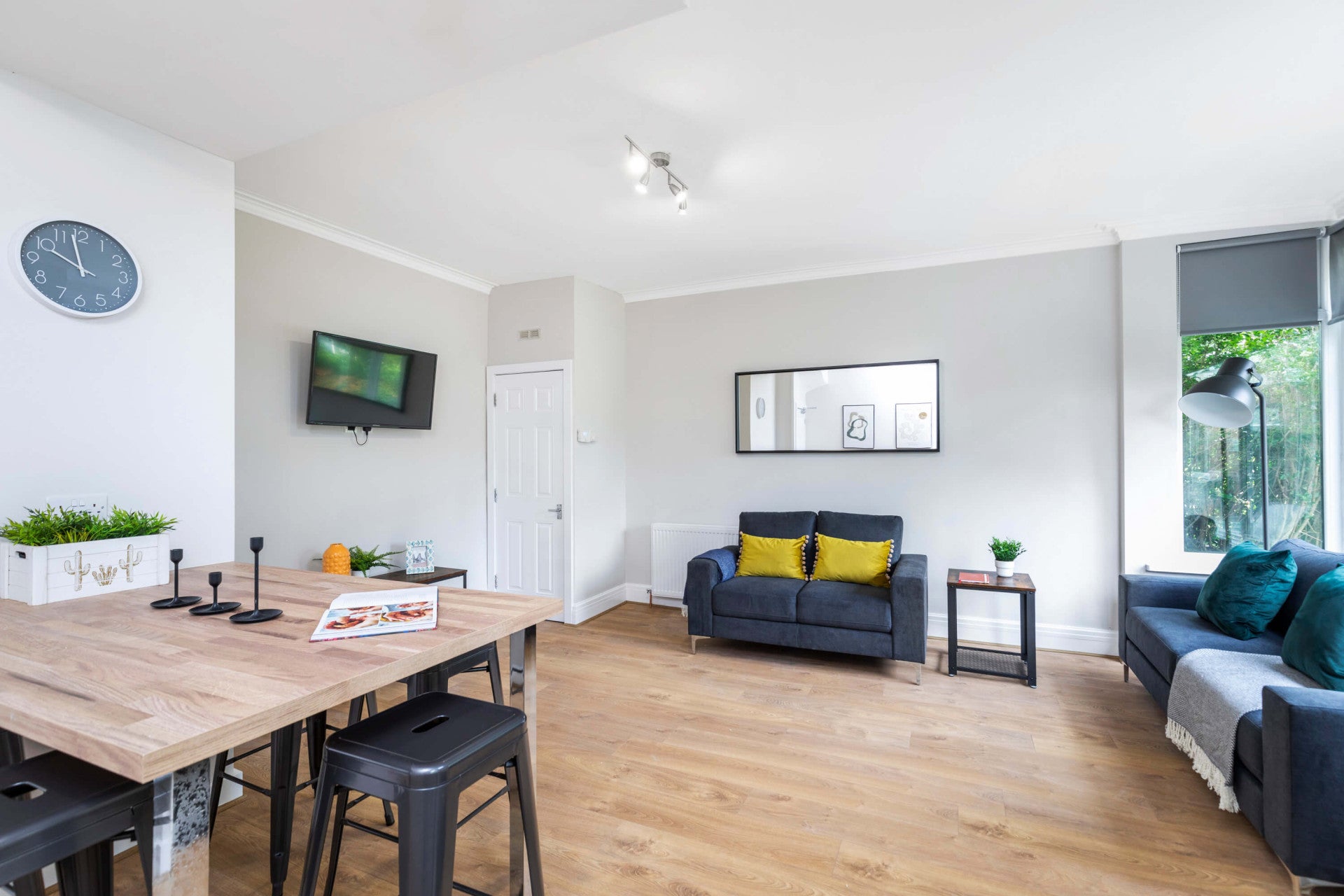 Room Beechwood Road in Leeds