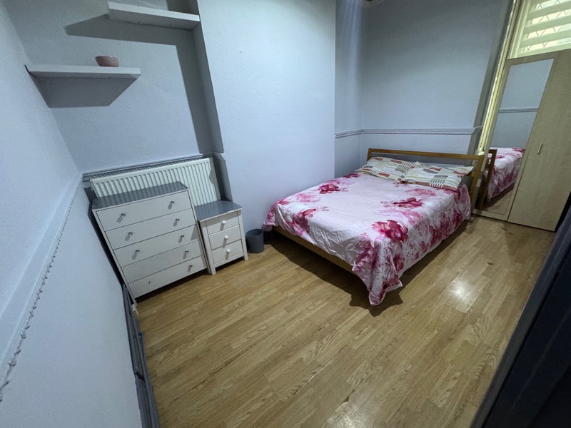 Room Hoe Street in Greater London