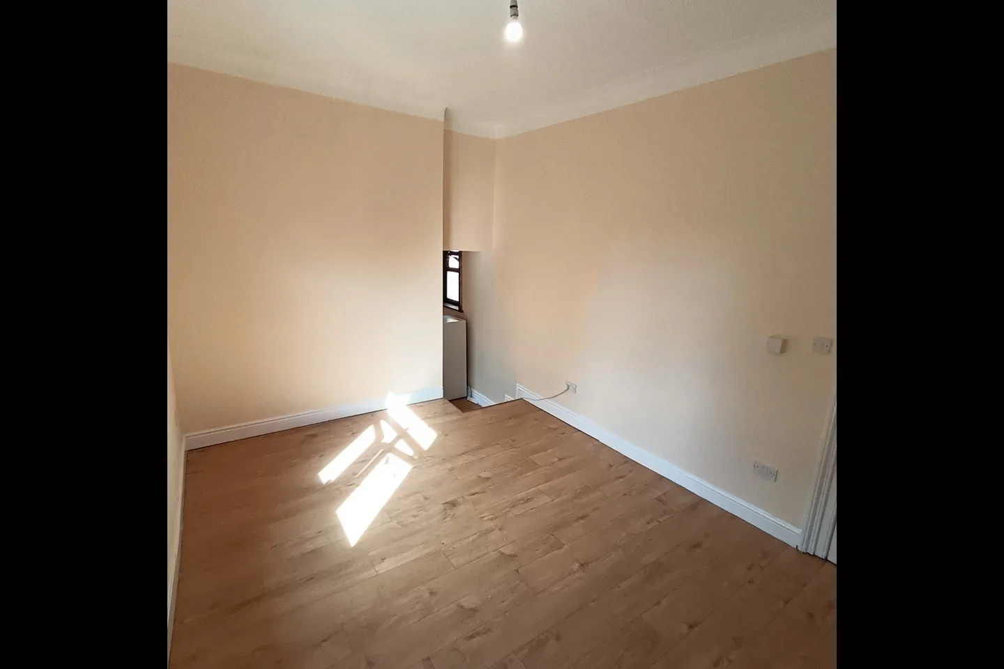 Flat Dacres Road in Greater London