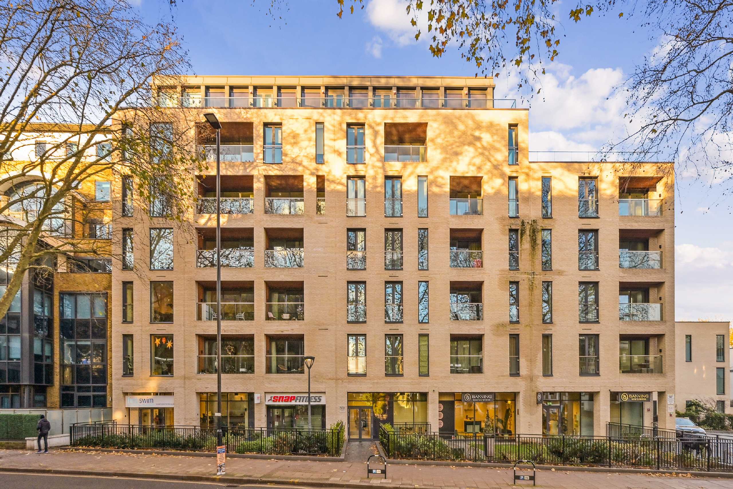 Flat Chiswick High Road in Greater London