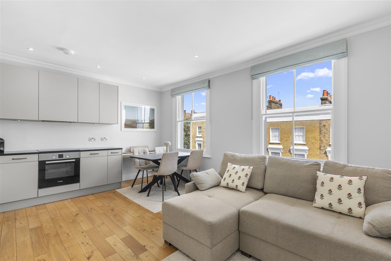 Flat Packington Street in Greater London