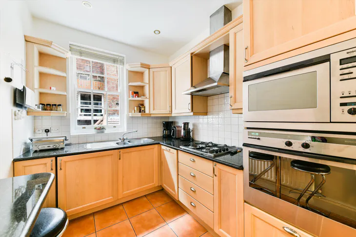 Flat Eton Avenue in Greater London