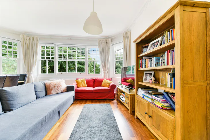 Flat Eton Avenue in Greater London