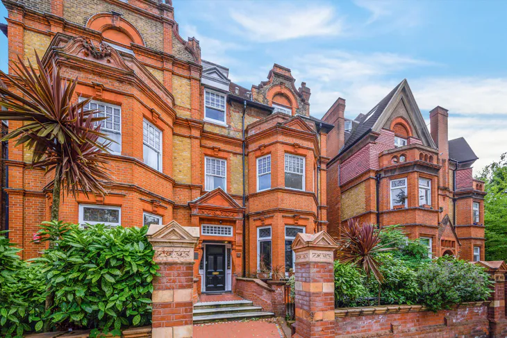 Flat Eton Avenue in Greater London