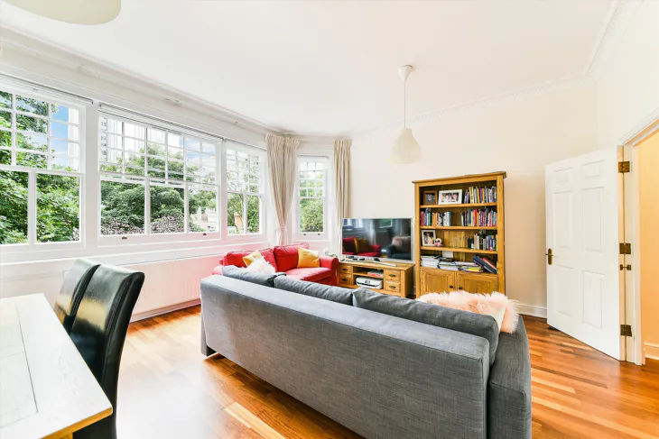 Flat Eton Avenue in Greater London