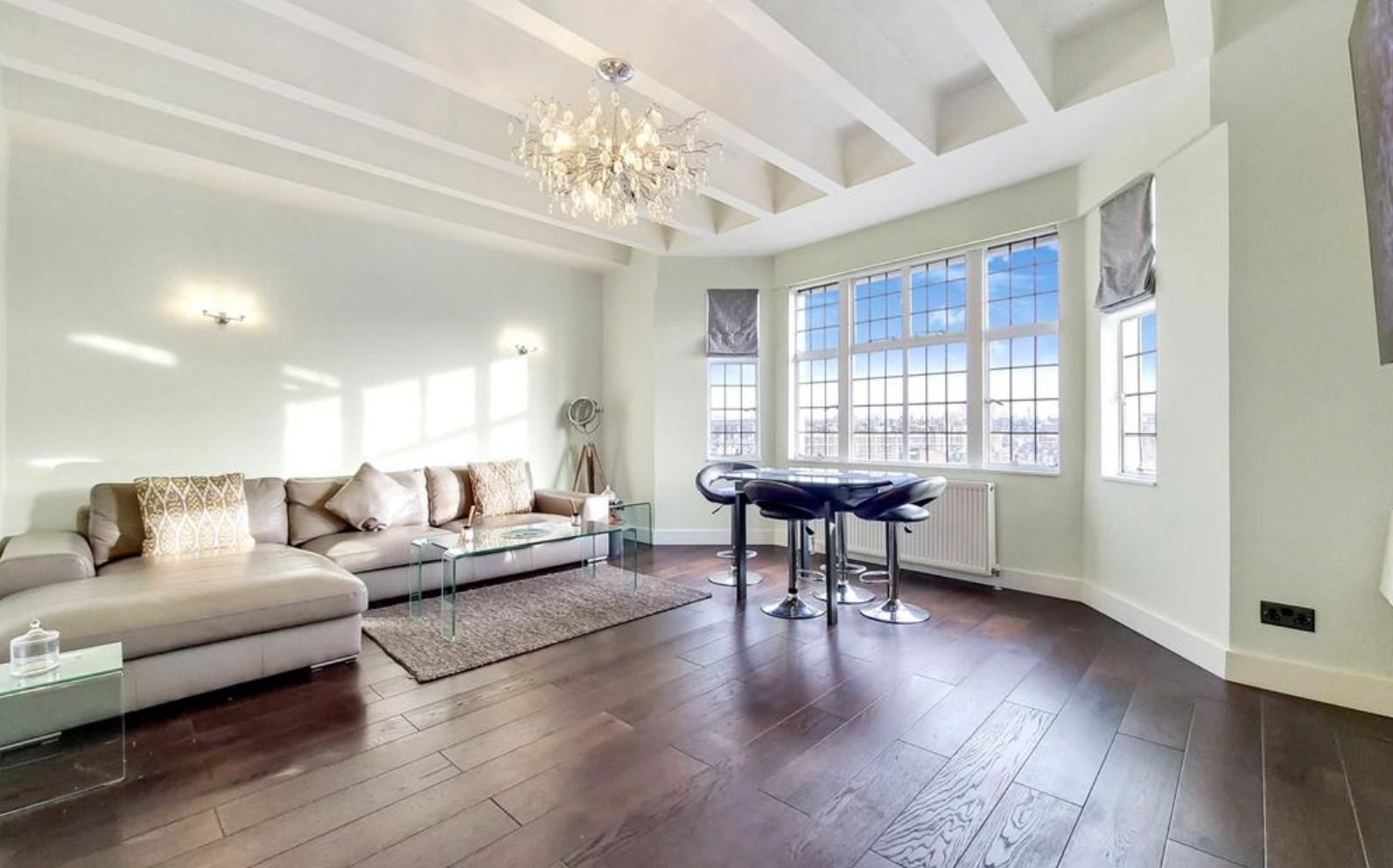 Flat Brompton Road in Greater London