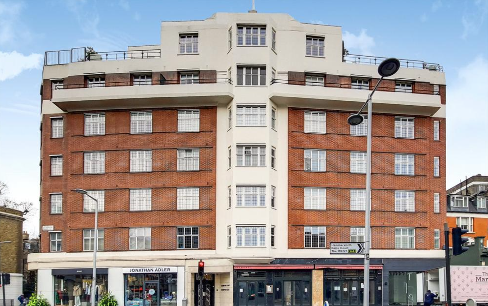 Flat Brompton Road in Greater London