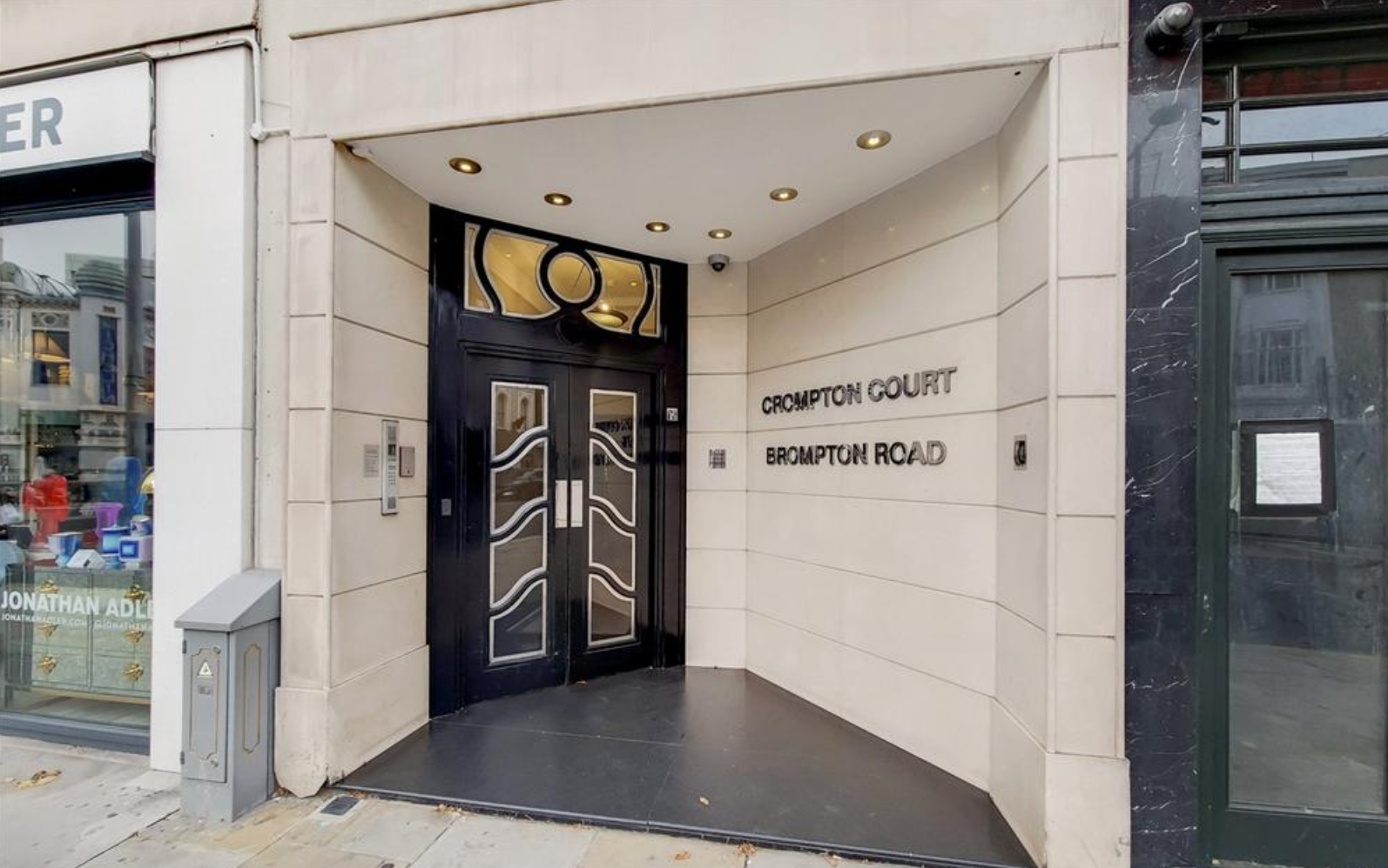 Flat Brompton Road in Greater London
