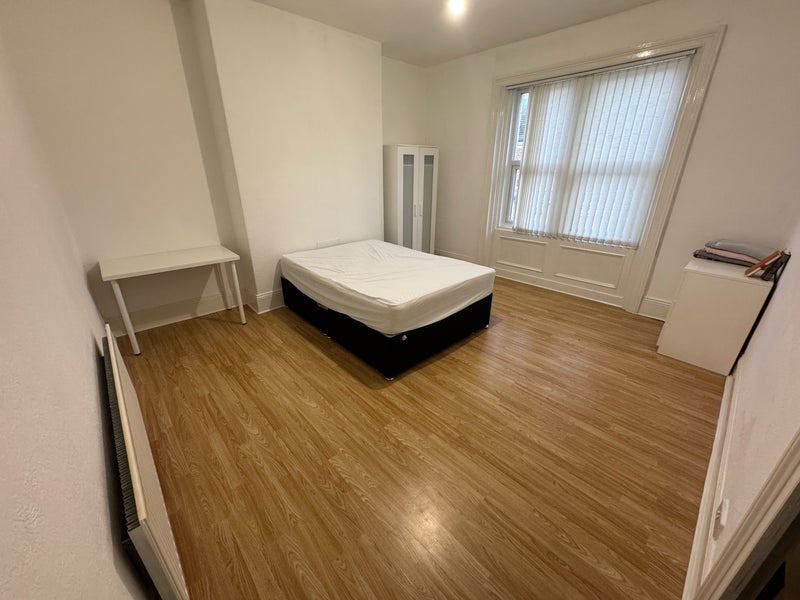 Flat Dilston Road in Newcastle upon Tyne