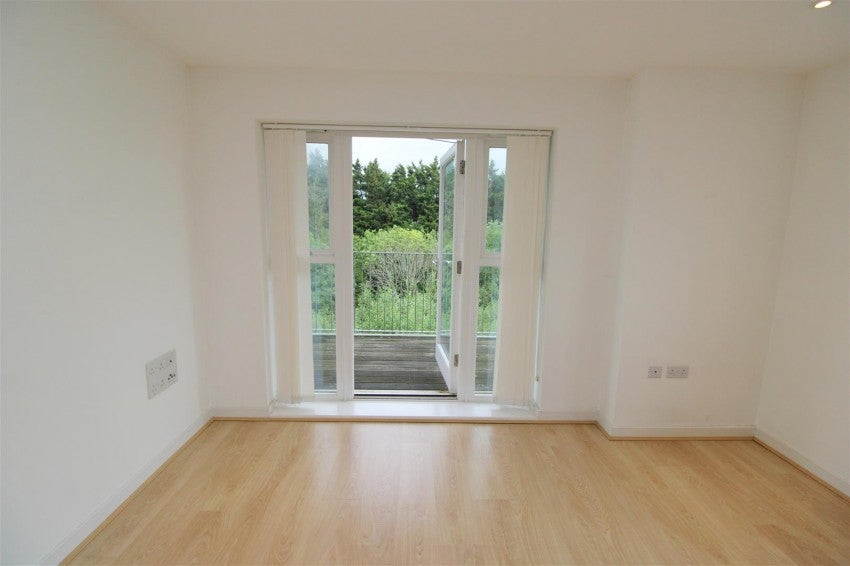 Flat Westwood Drive in Canterbury