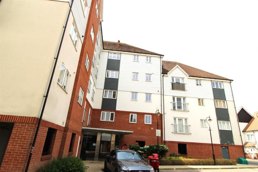Flat Westwood Drive in Canterbury