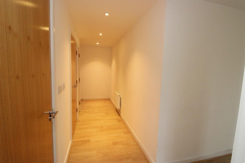 Flat Westwood Drive in Canterbury