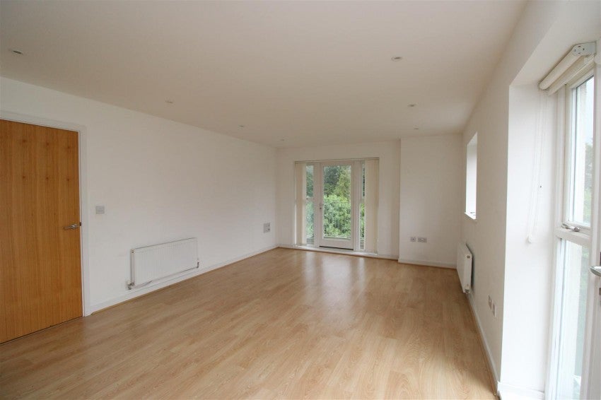 Flat Westwood Drive in Canterbury