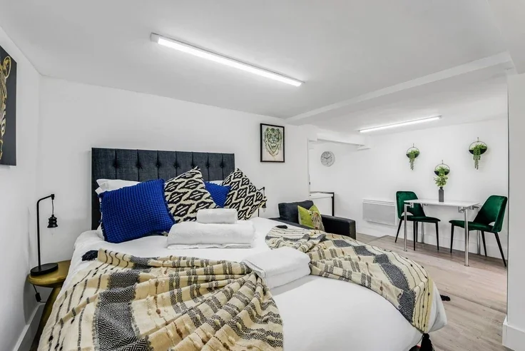 Flat Shushan Close in Greater London