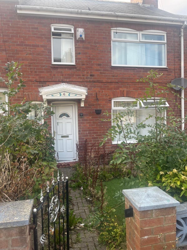 Room Falla Park Road in Gateshead