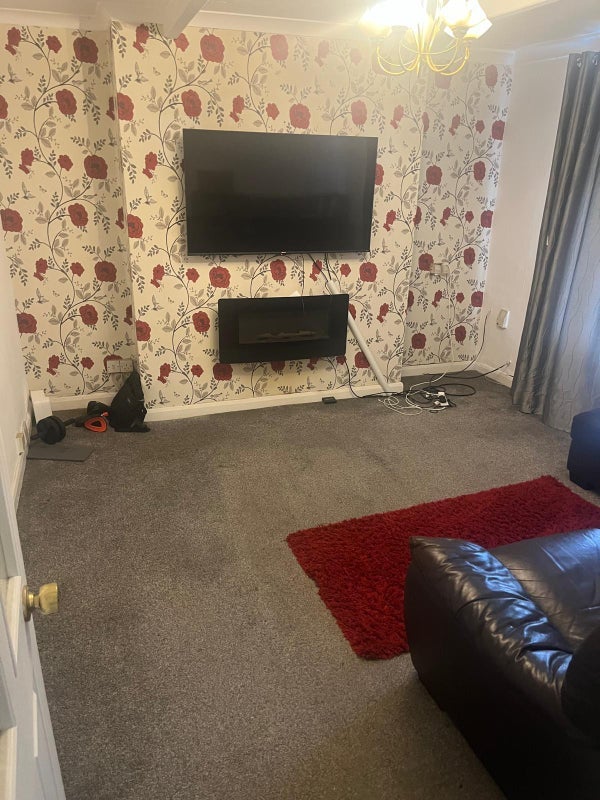 Room Falla Park Road in Gateshead