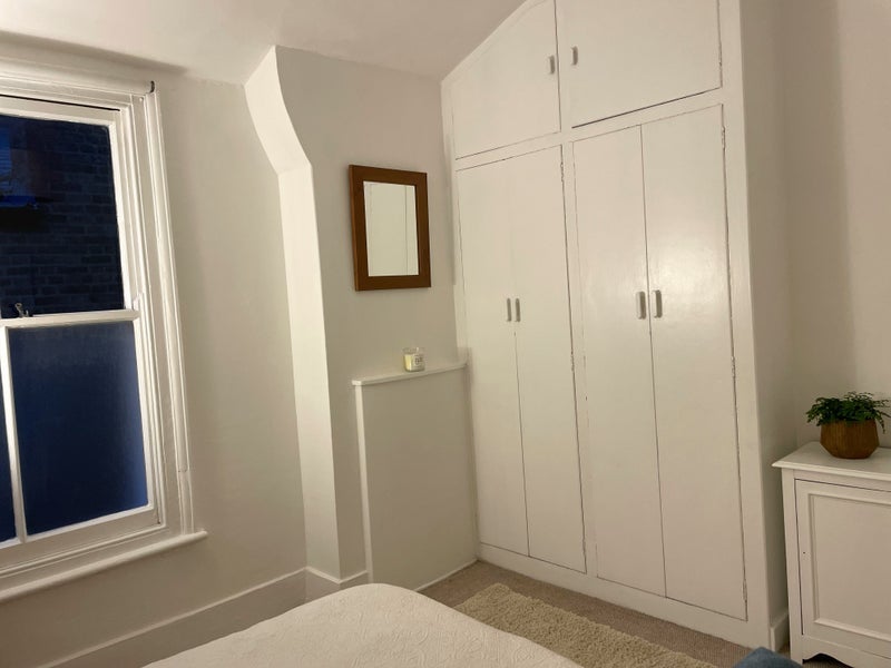 Room Fieldhouse Road in Greater London