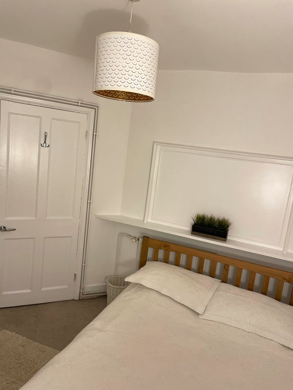 Room Fieldhouse Road in Greater London