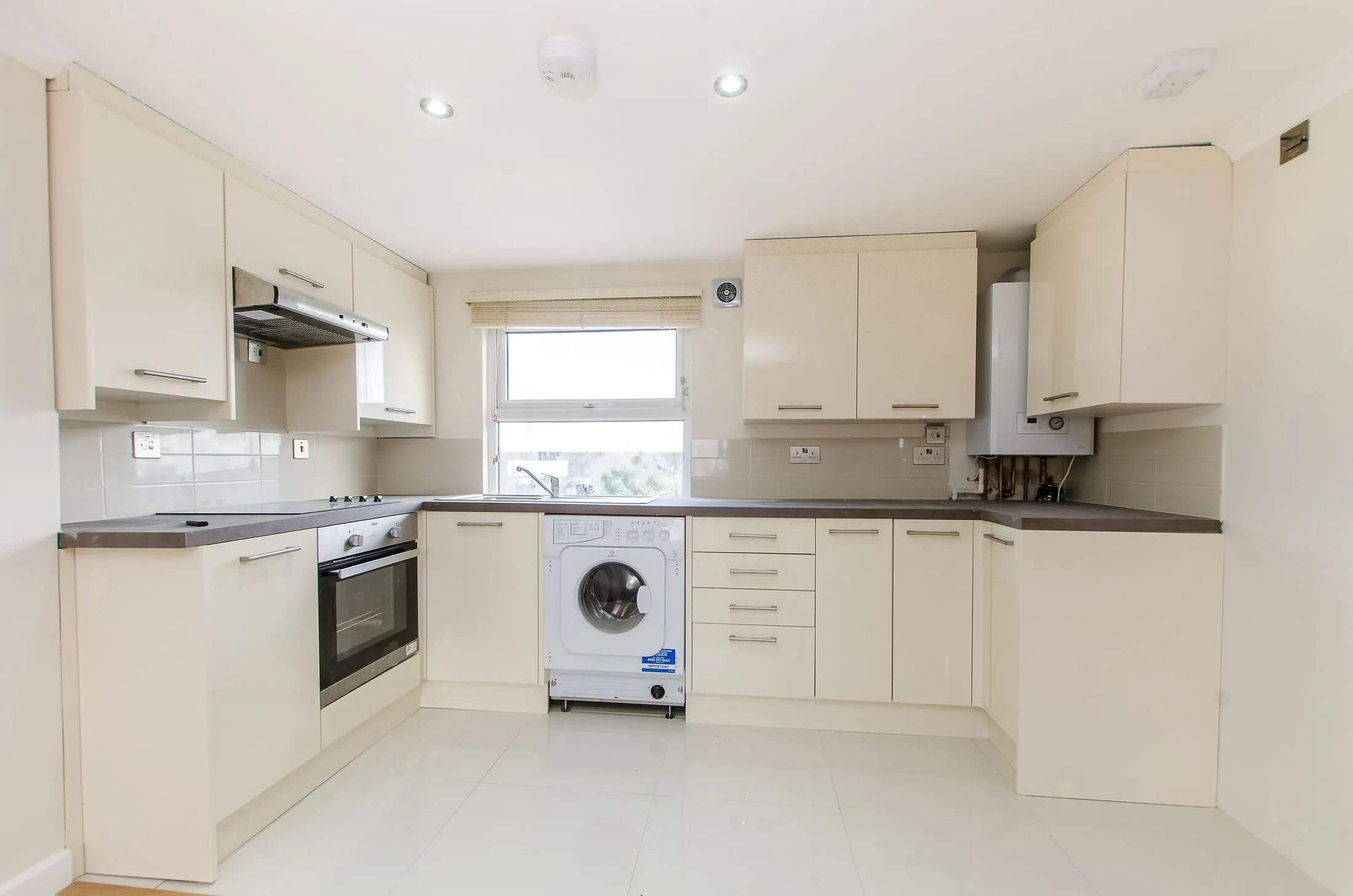 Flat Ilderton Road in Greater London