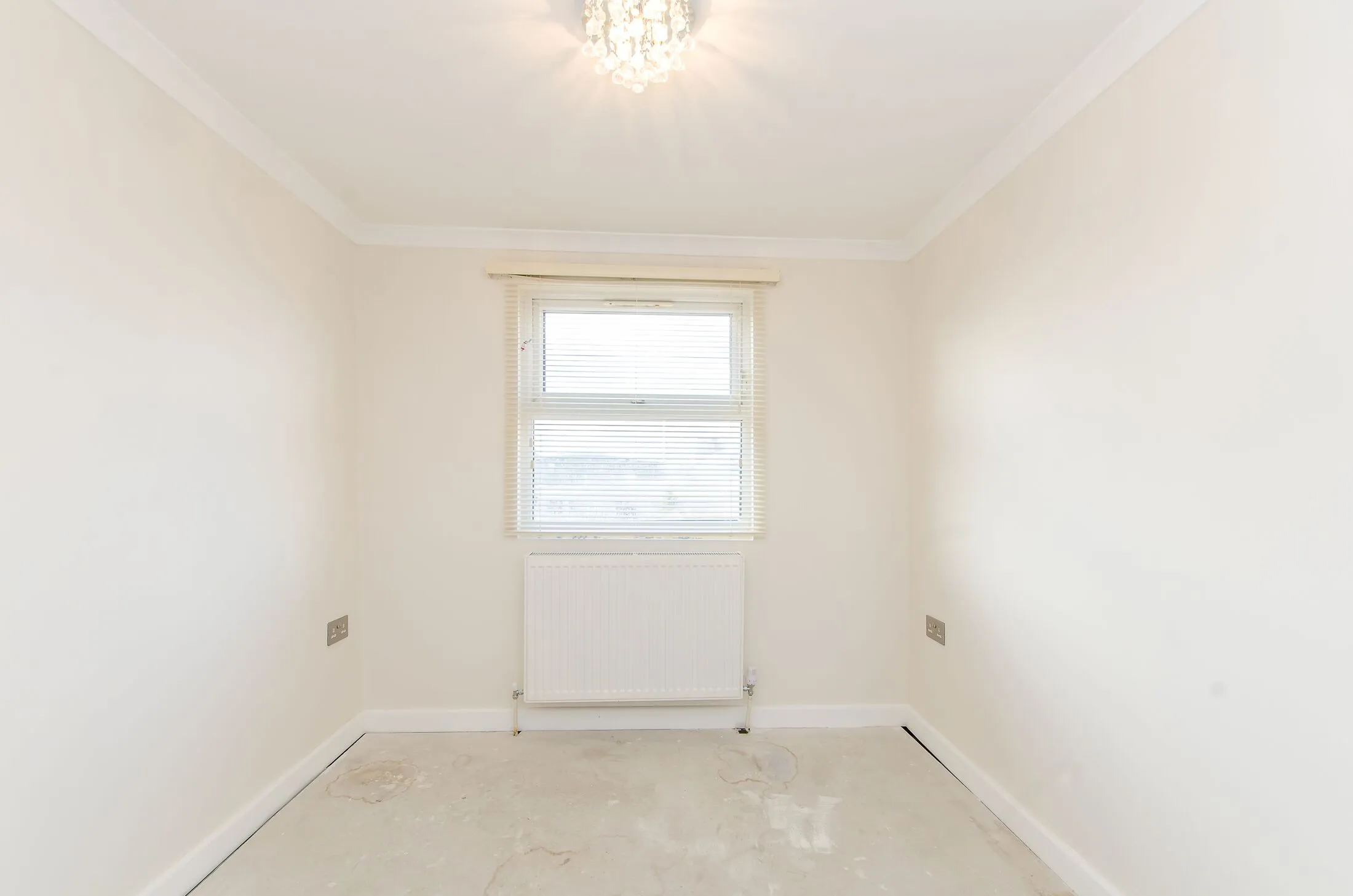 Flat Ilderton Road in Greater London
