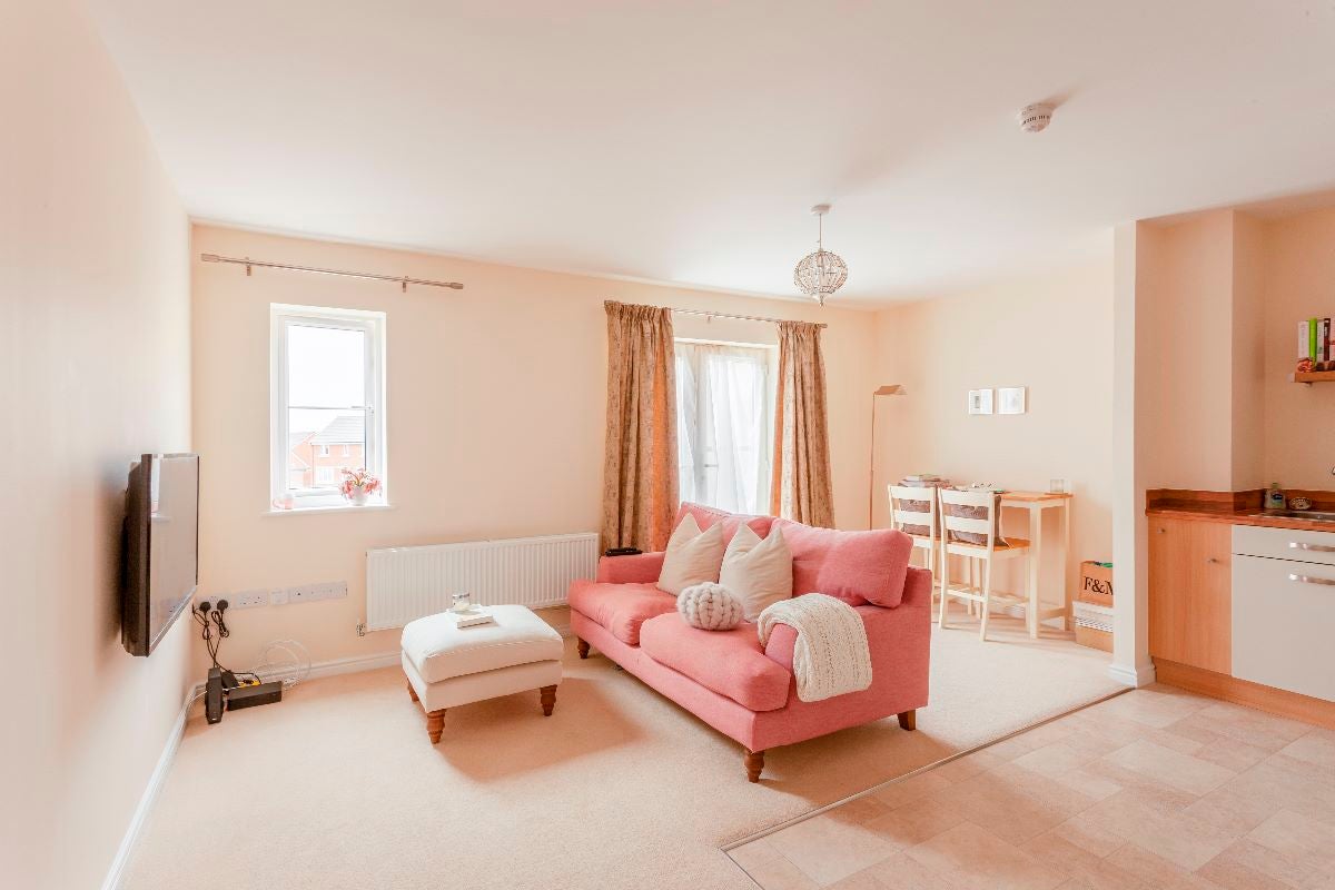 Flat Mascroft Road in Trowbridge