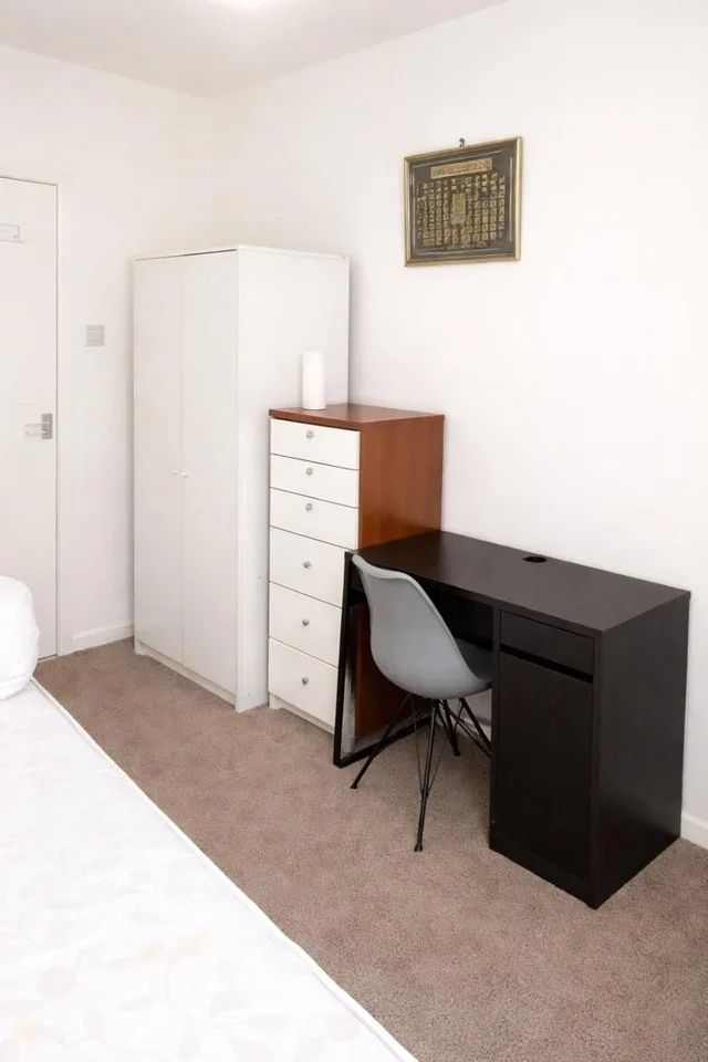 Room Pickets Street in Greater London