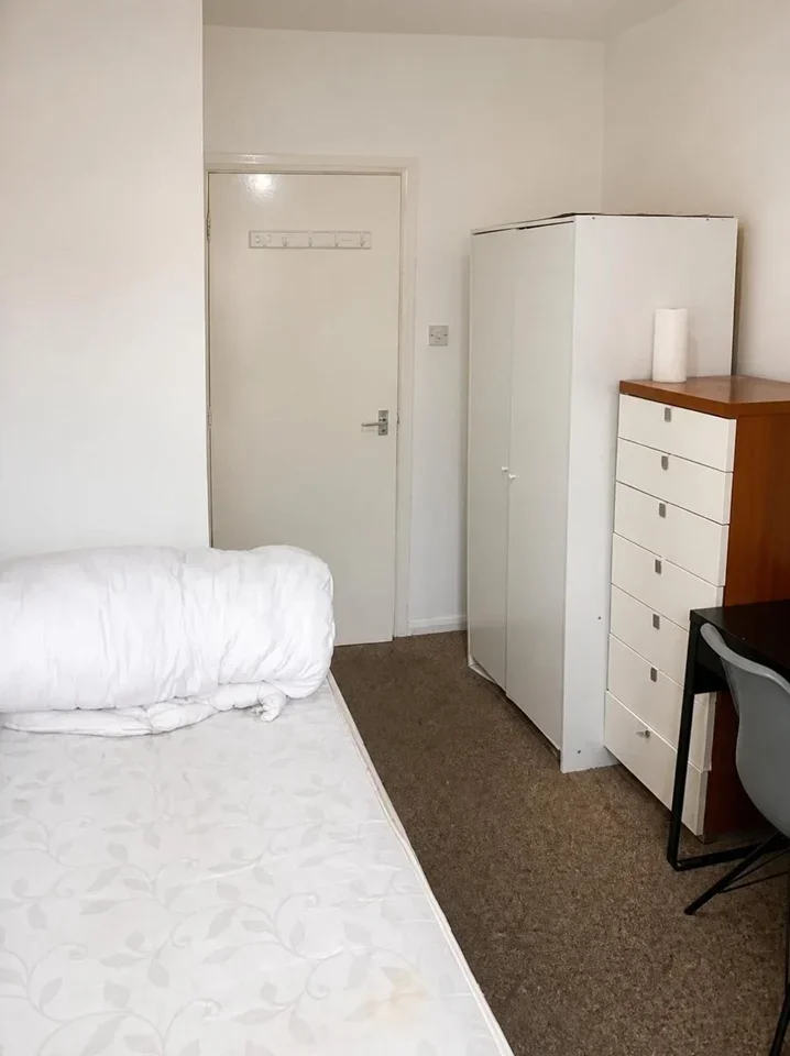 Room Pickets Street in Greater London