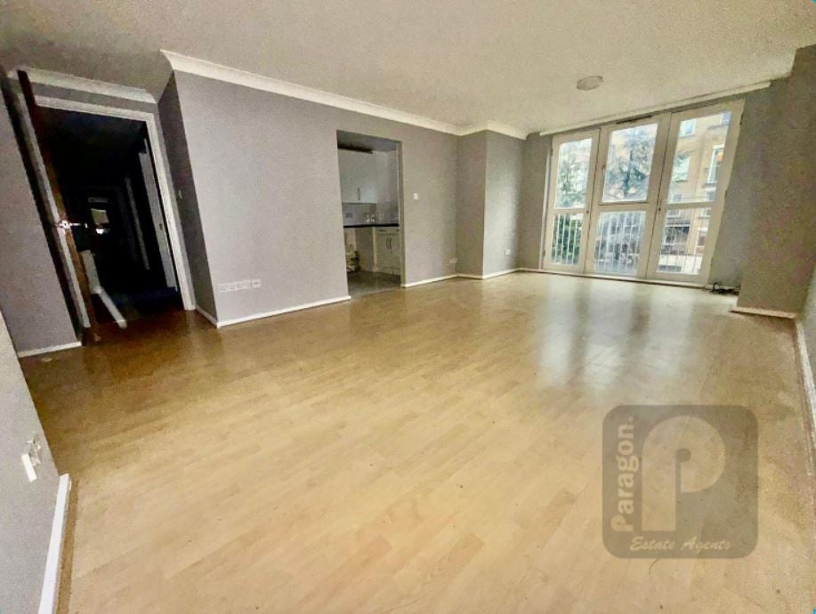 Flat Elmfield Way in City of Westminster