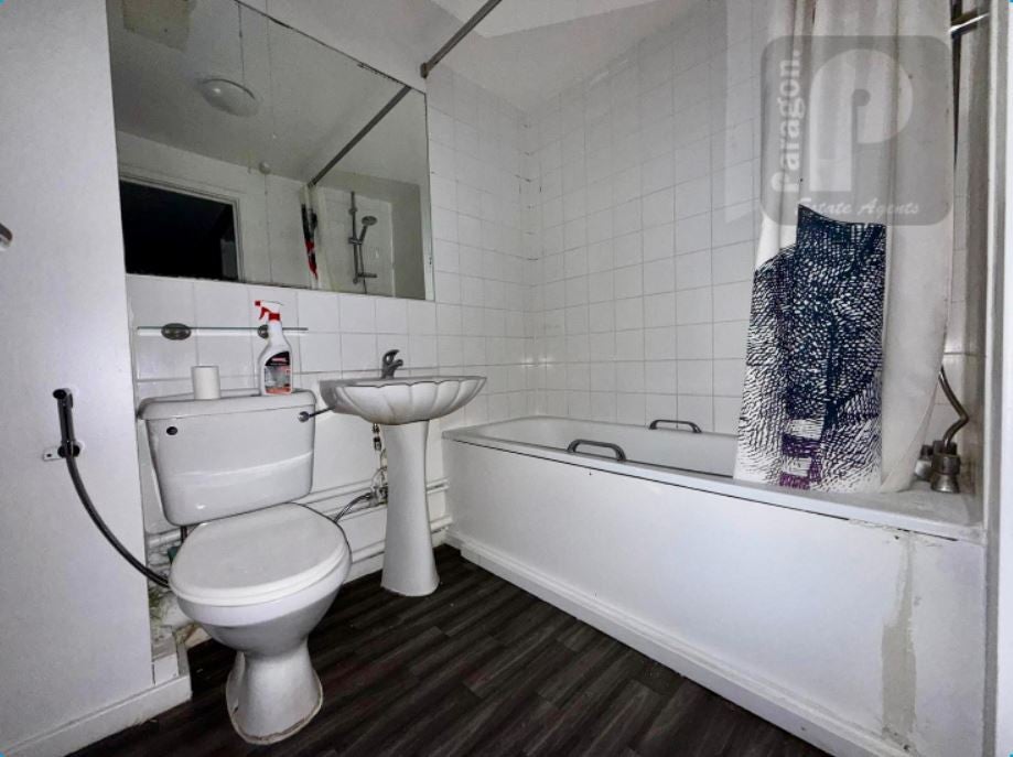 Flat Elmfield Way in City of Westminster