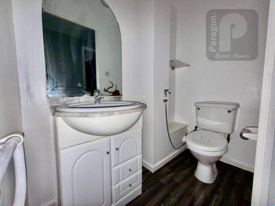 Flat Elmfield Way in City of Westminster