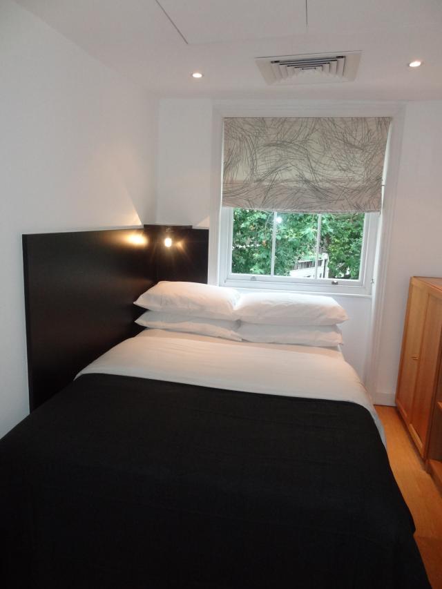 Flat Cartwright Gardens in Greater London