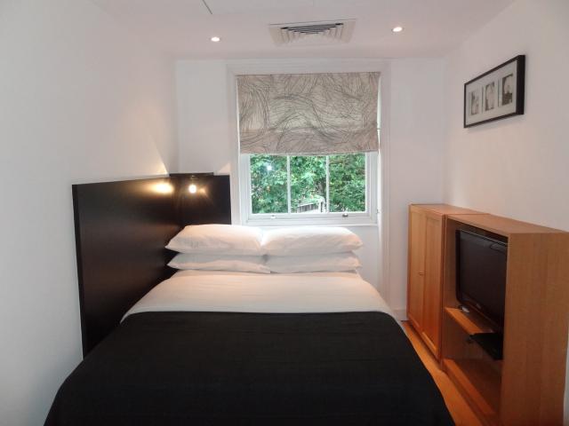 Flat Cartwright Gardens in Greater London