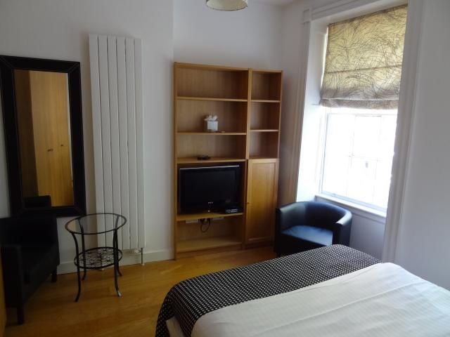 Flat Cartwright Gardens in Greater London