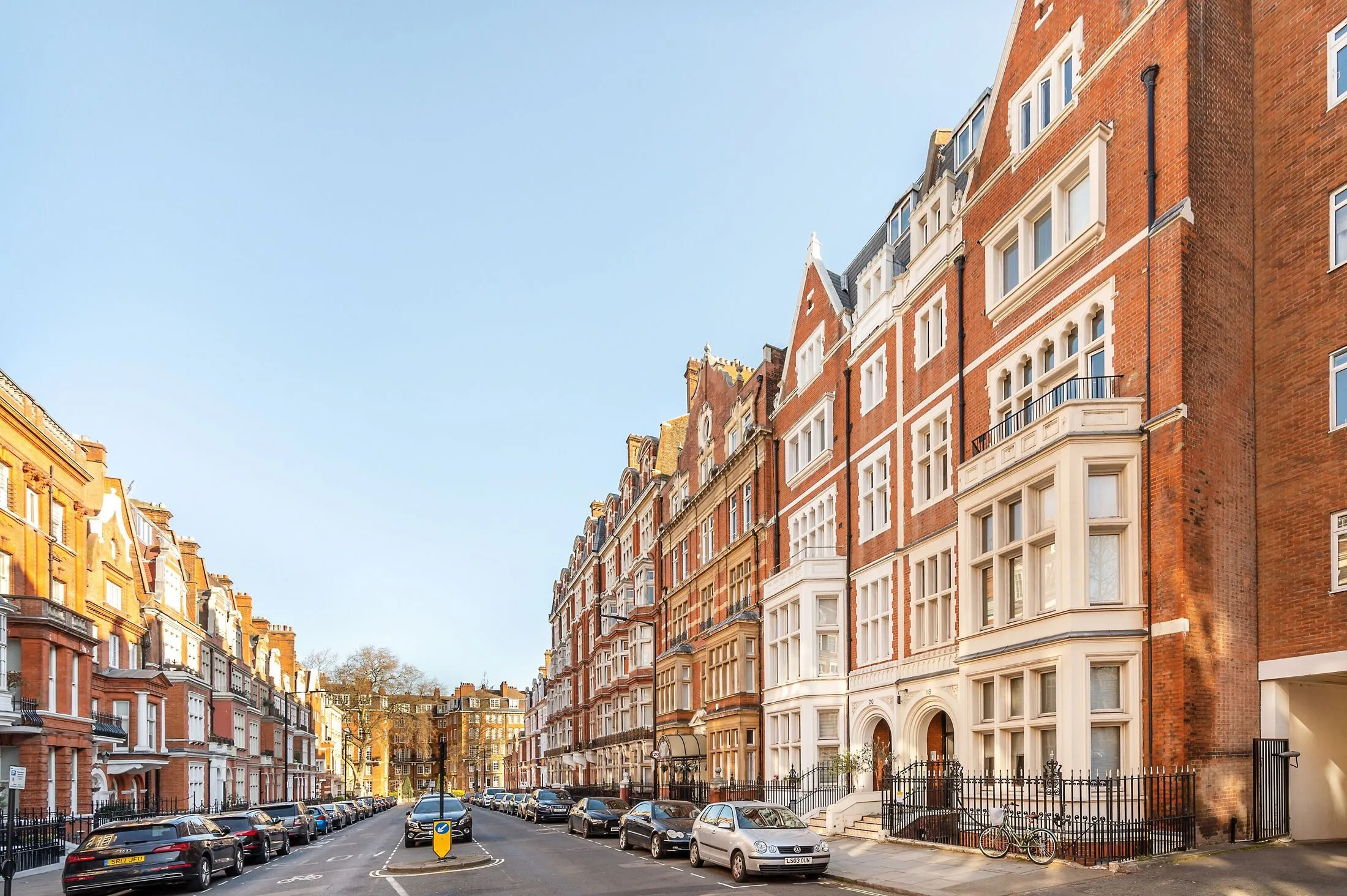 Flat Palace Court in City of Westminster