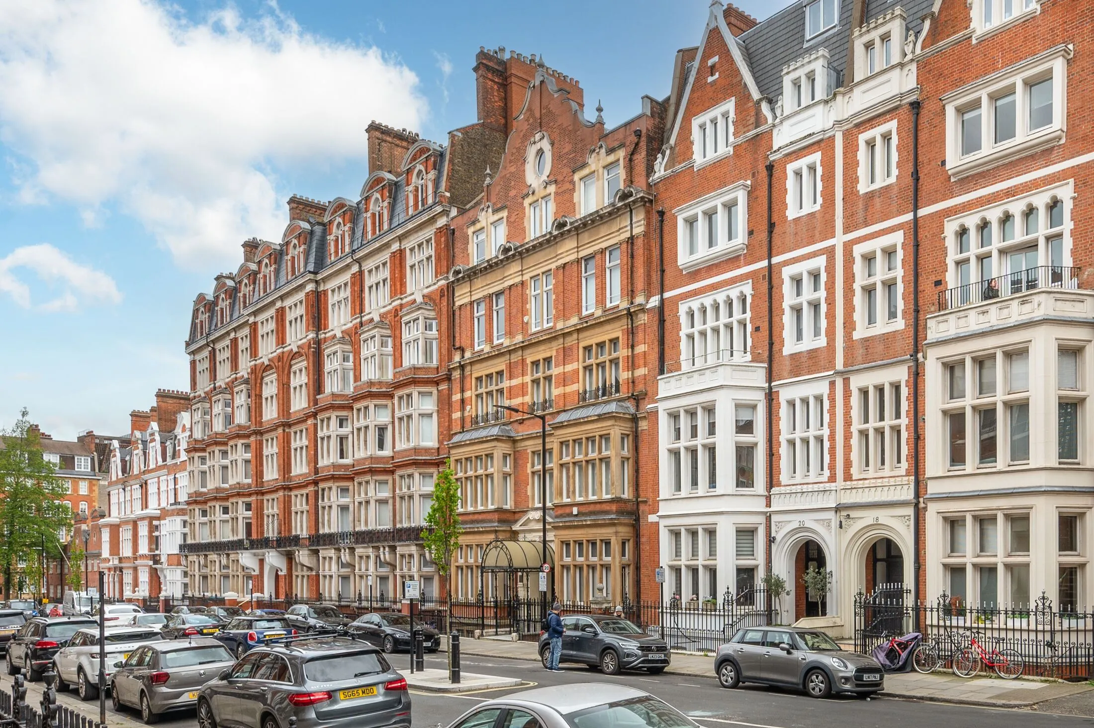 Flat Palace Court in City of Westminster