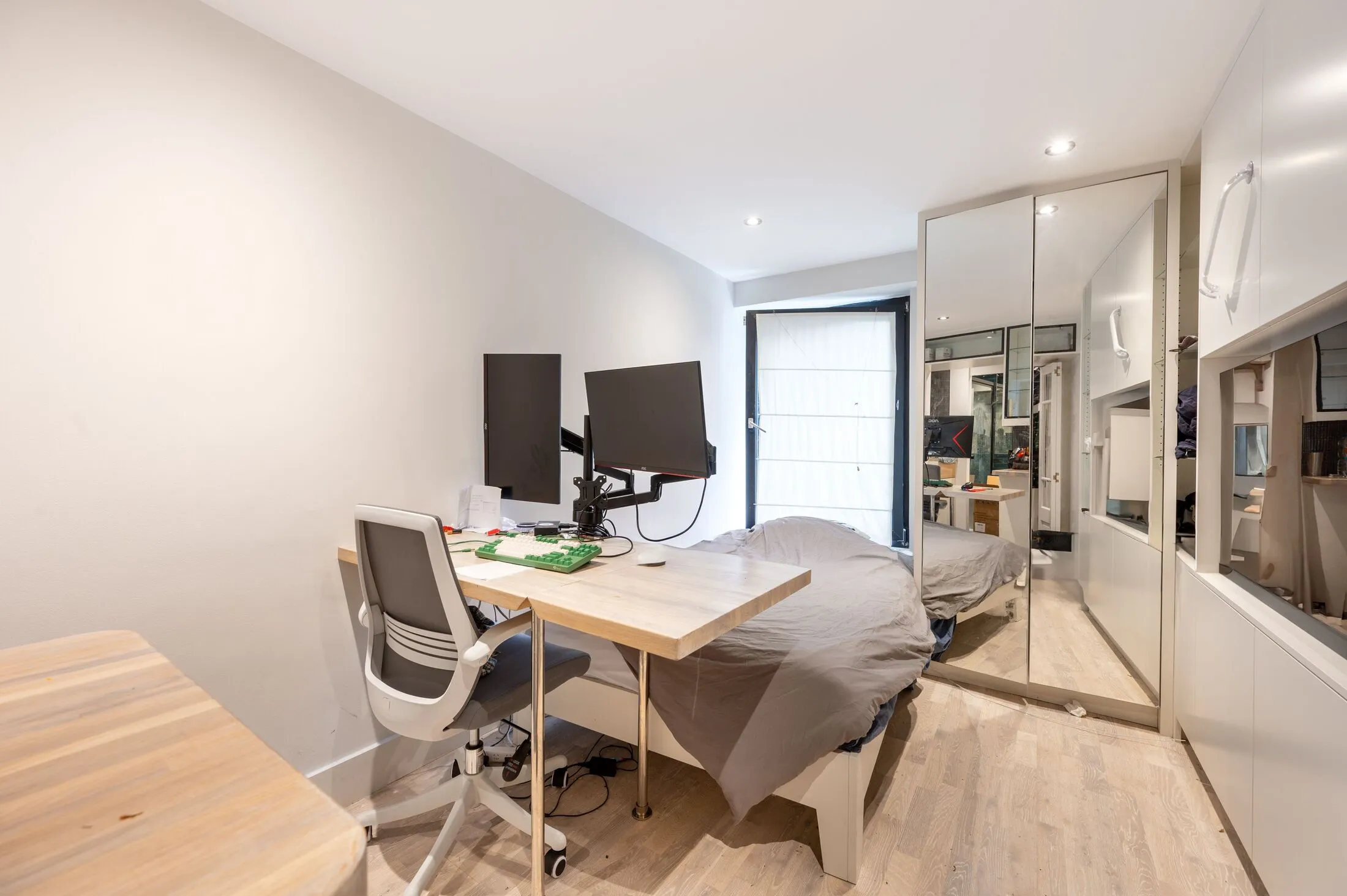 Flat Palace Court in City of Westminster