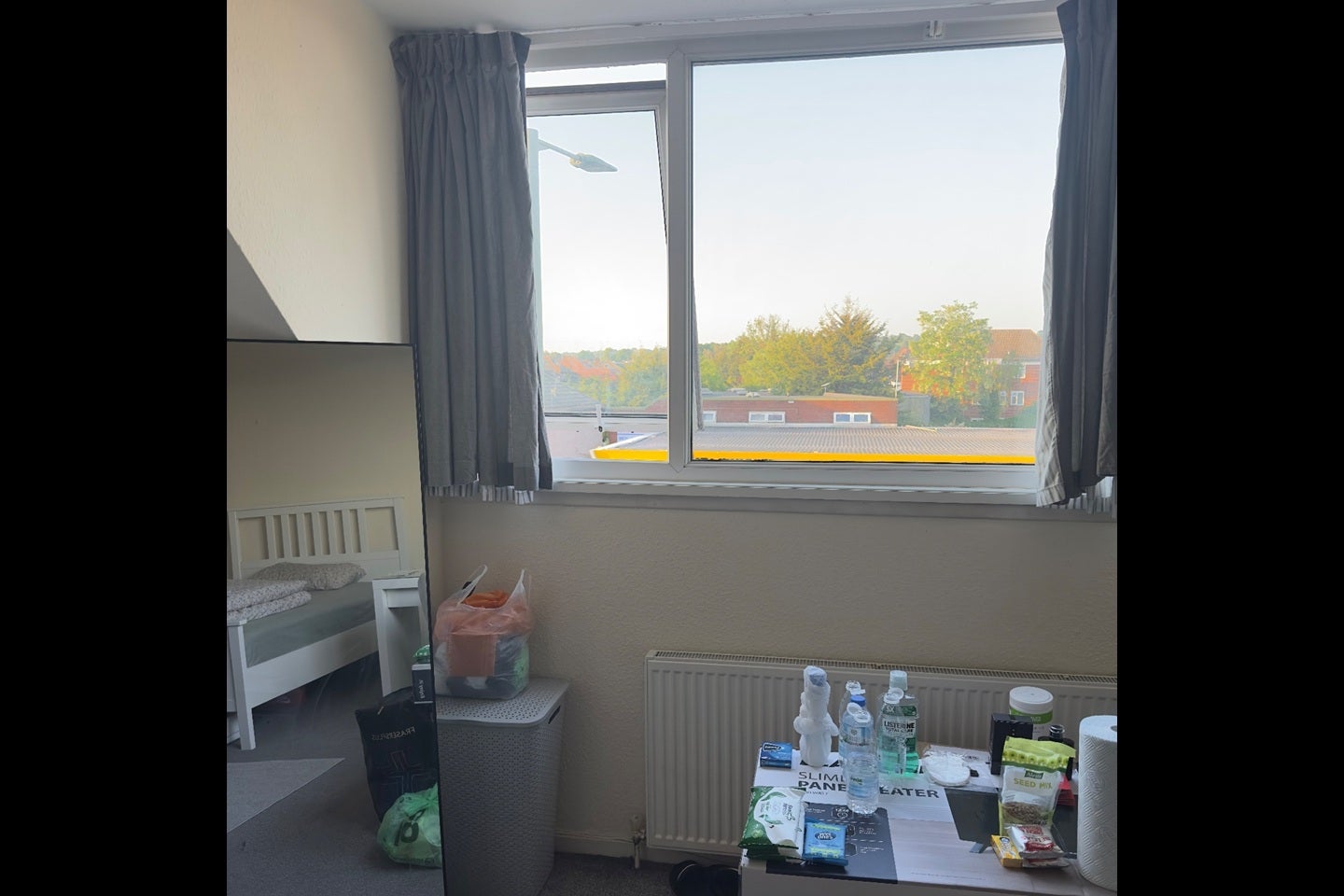 Room Hale Lane in Greater London