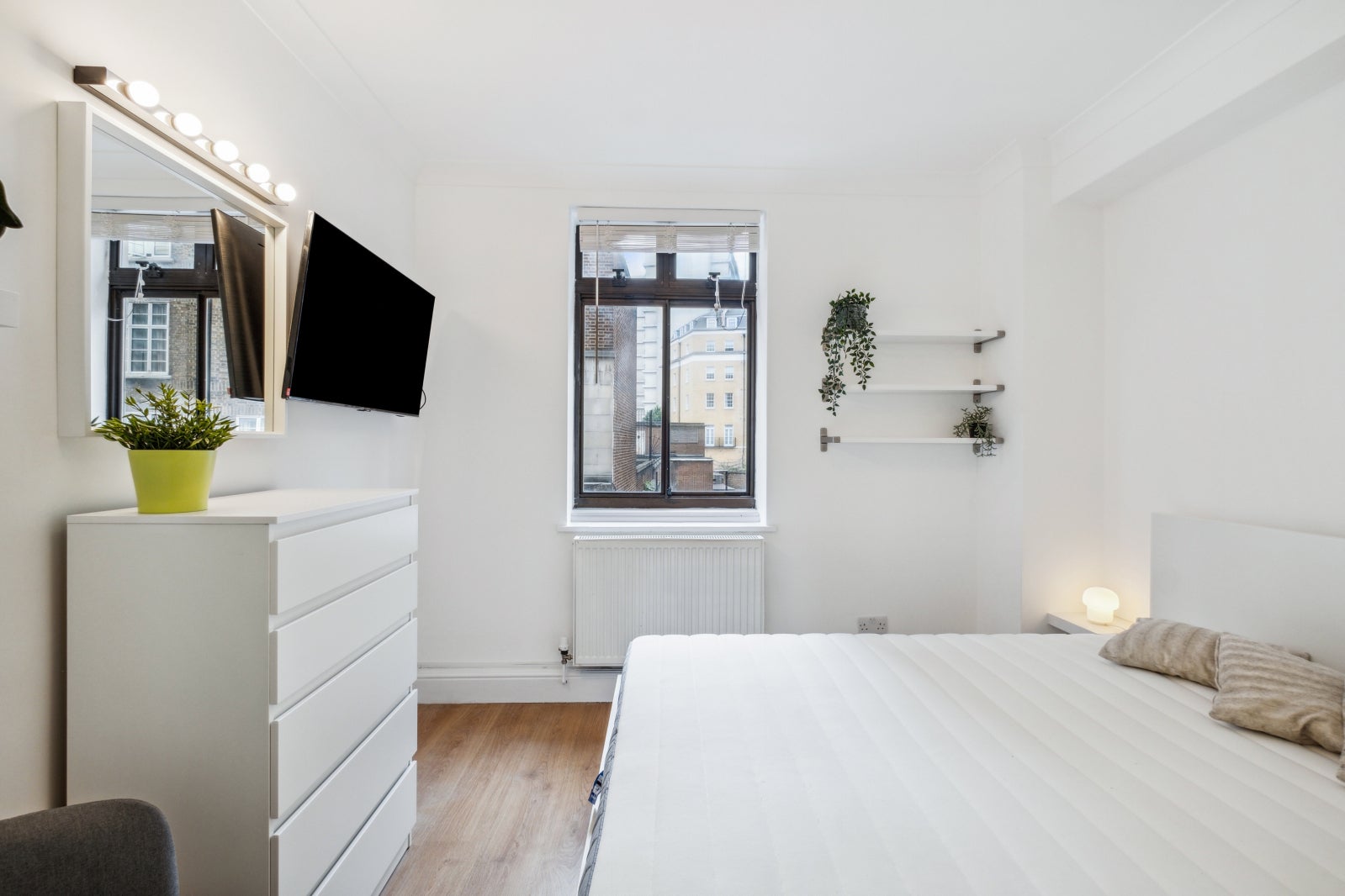 Flat Upper Berkeley Street in City of Westminster