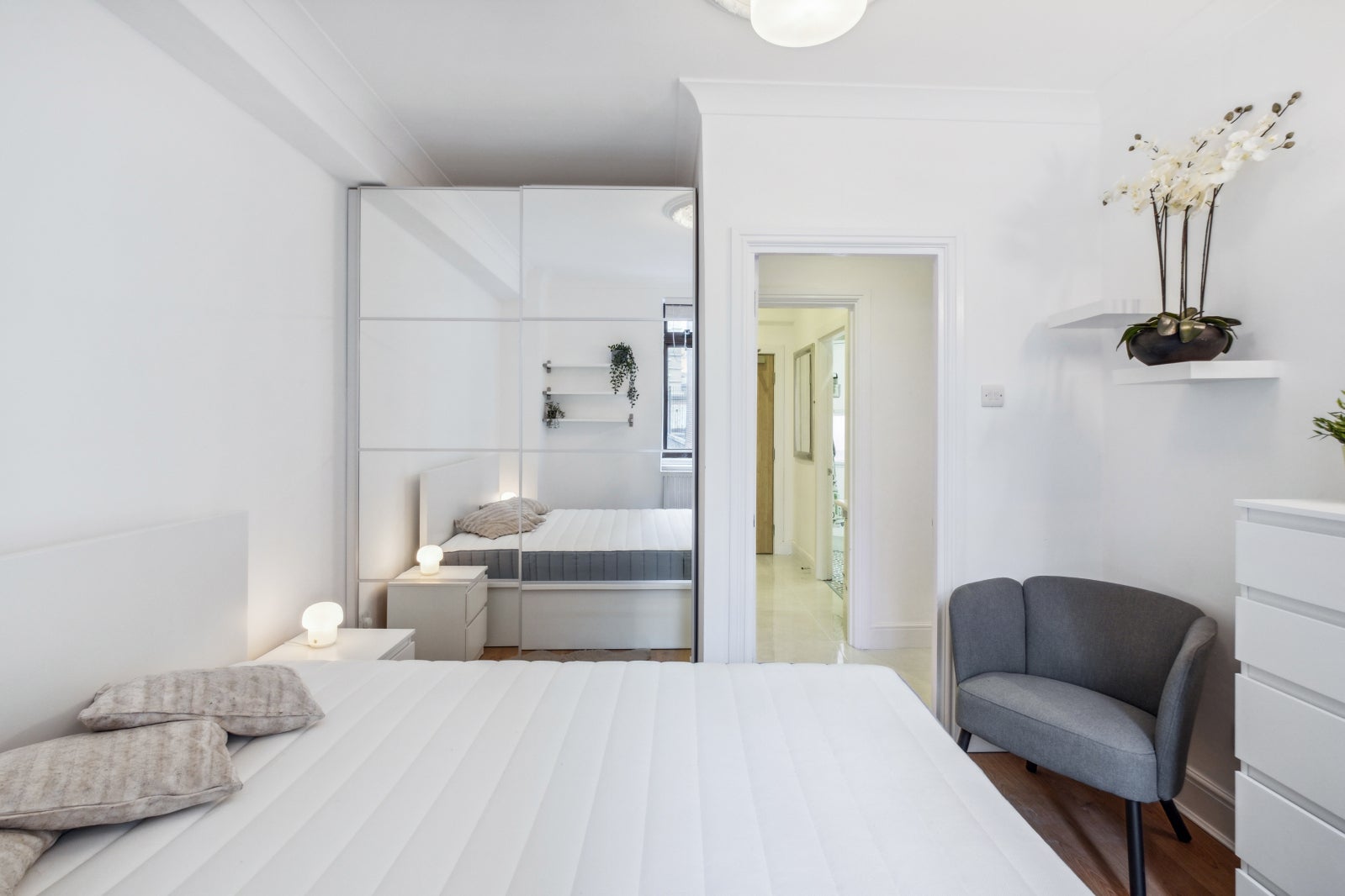 Flat Upper Berkeley Street in City of Westminster