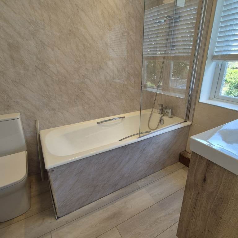 Flat Haringey Road in Greater London