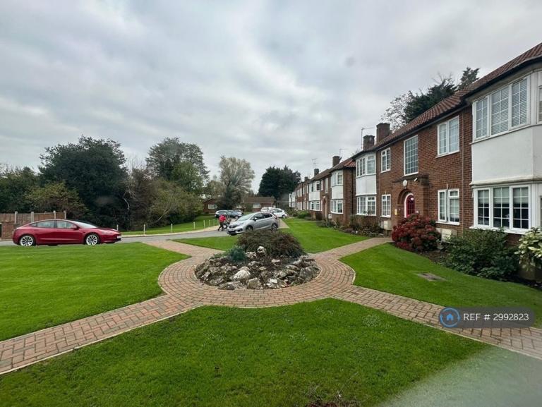 Flat Grange View Road in Greater London
