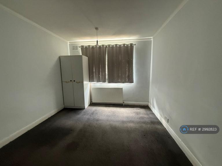 Flat Grange View Road in Greater London