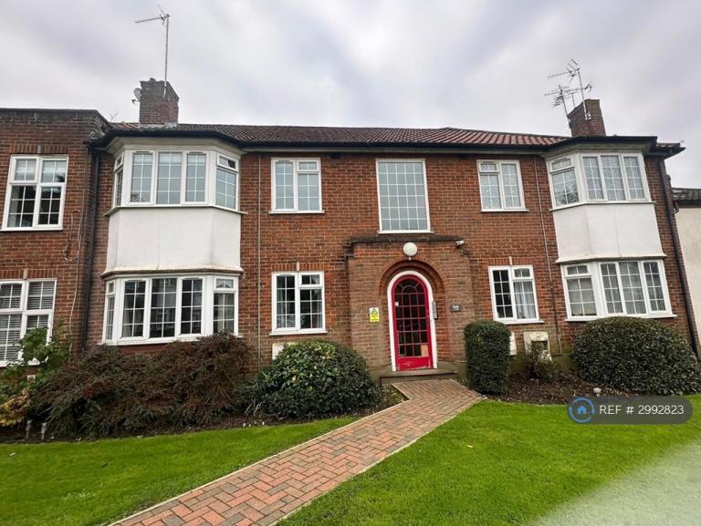 Flat Grange View Road in Greater London