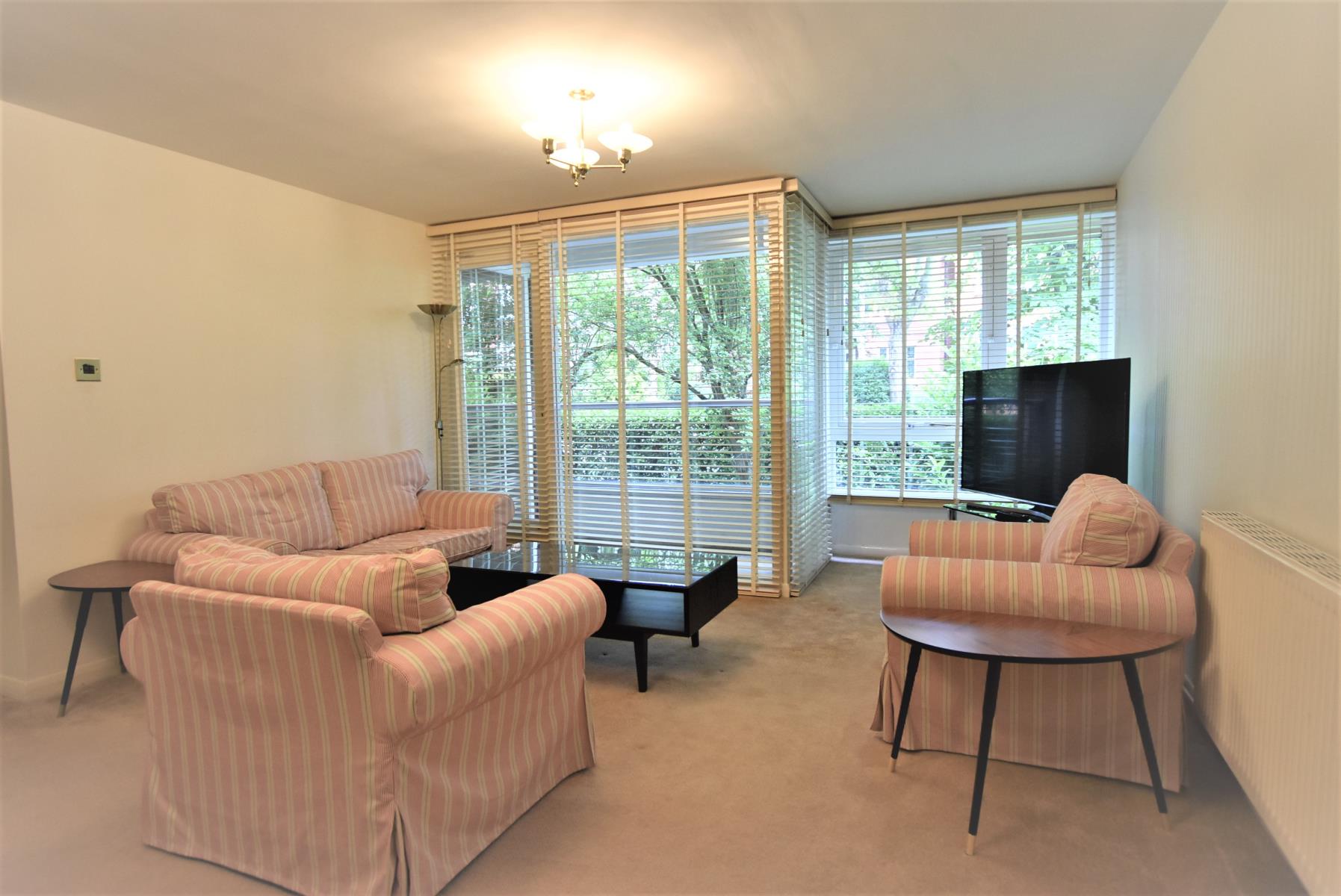 Flat Netherhall Gardens in Greater London