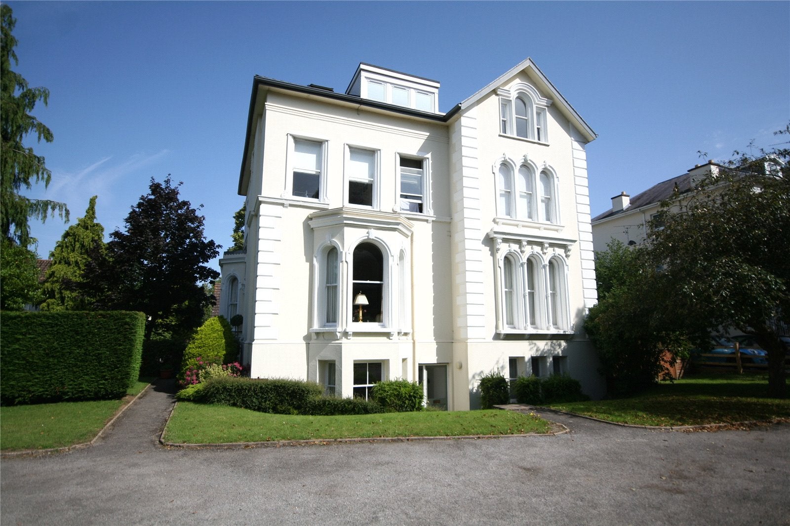 Flat Shurdington Road in Cheltenham
