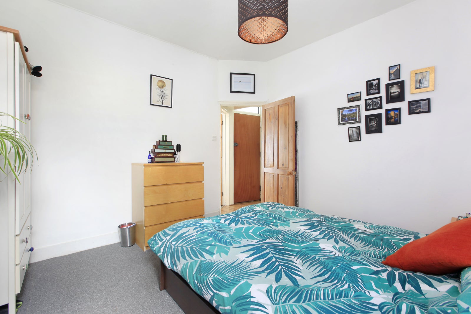 Flat Delia Street in Greater London
